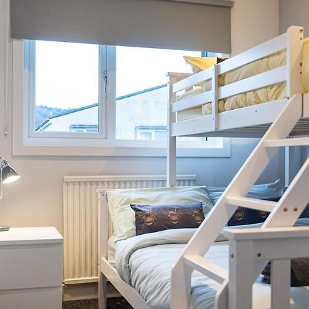 Lovely 3-Bedroom Flat With Free Parking بريدج أُفْ آلان المظهر الخارجي الصورة