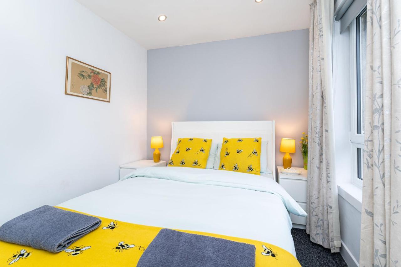 Lovely 3-Bedroom Flat With Free Parking بريدج أُفْ آلان المظهر الخارجي الصورة