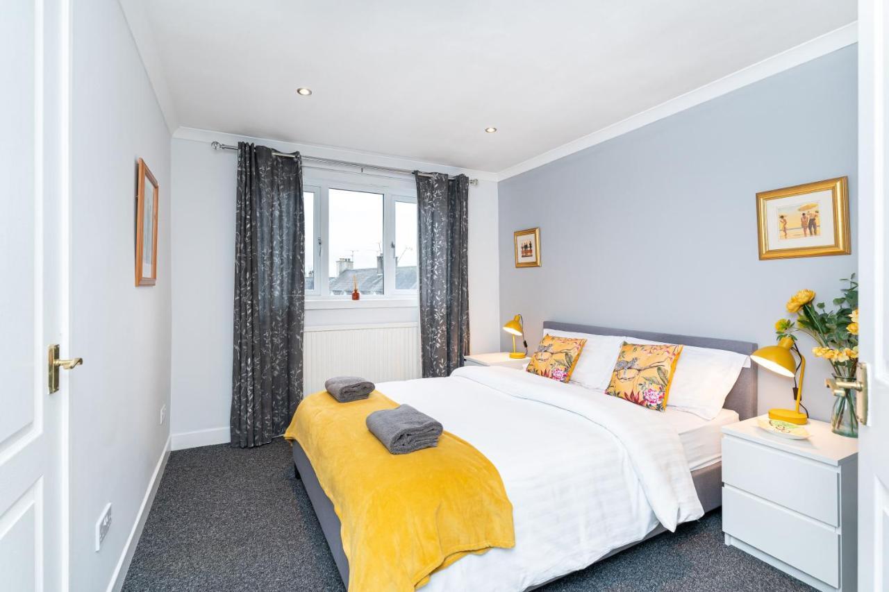 Lovely 3-Bedroom Flat With Free Parking بريدج أُفْ آلان المظهر الخارجي الصورة