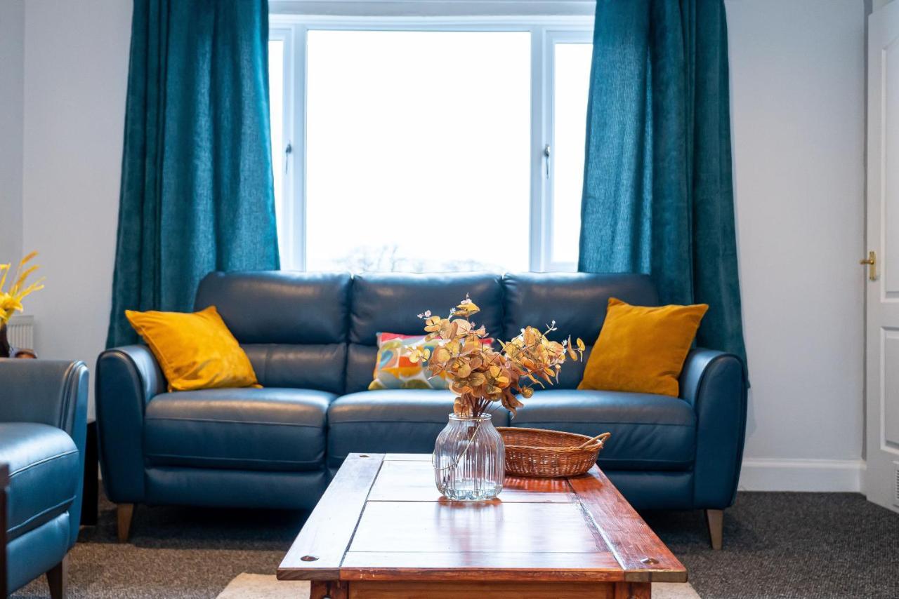 Lovely 3-Bedroom Flat With Free Parking بريدج أُفْ آلان المظهر الخارجي الصورة